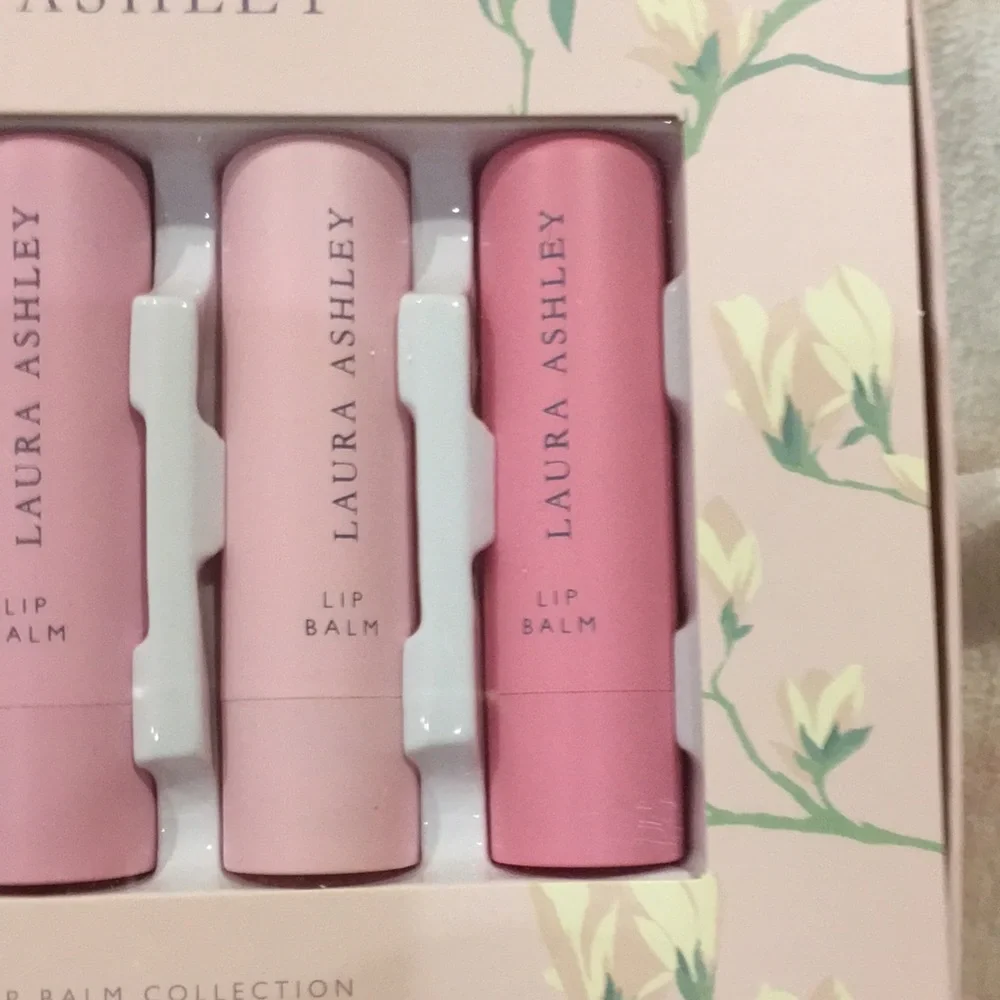 Laura Ashley Lip Polish & Lip Balm Collection 1 lip scrub 4 hydrating balms NWT - Picture 4 of 15